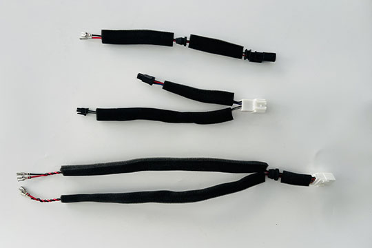 Automotive speaker wiring harness